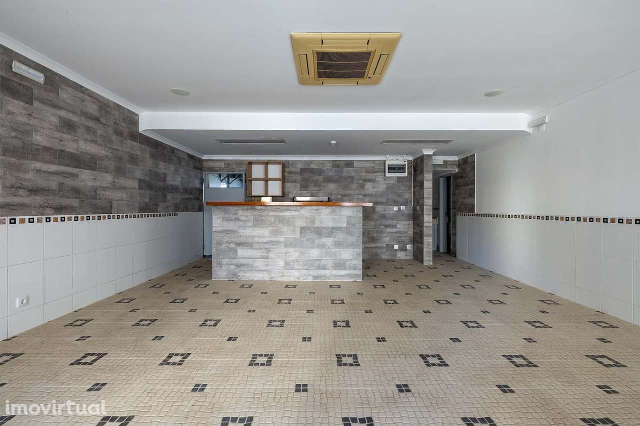 FANTÁSTICO ESPAÇO COMERCIAL VERSÁTIL  PARA VENDA EM LAGOS - Grande imagem: 4/17