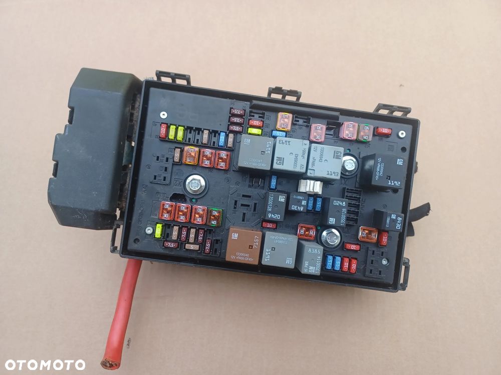 MODUŁ BSI SKRZYNKA BEZPIECZNIKÓW OPEL 13318781RG - 1