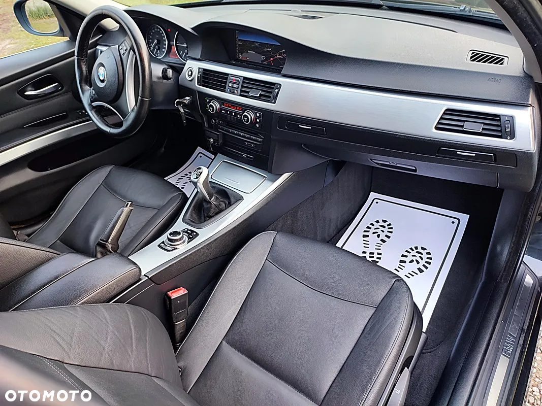 BMW Seria 3 320d - 25