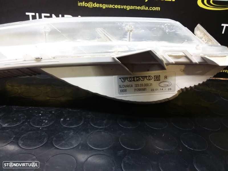 FAROL DE NEVOEIRO DIREITO VOLVO V40 - 1