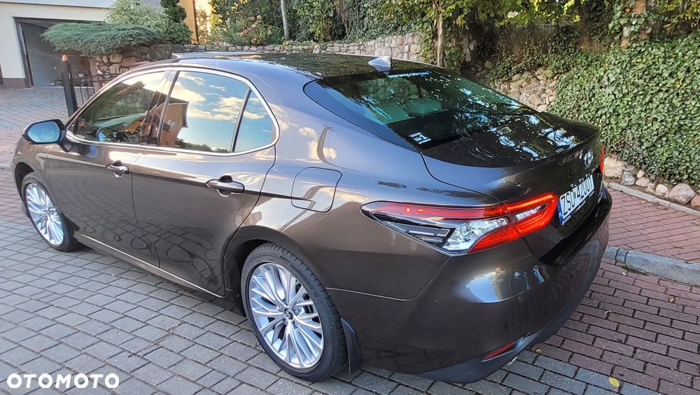 Toyota Camry 2.5 Hybrid Executive CVT - 2