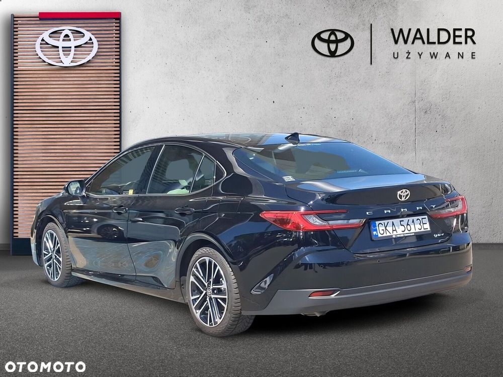 Toyota Camry - 3