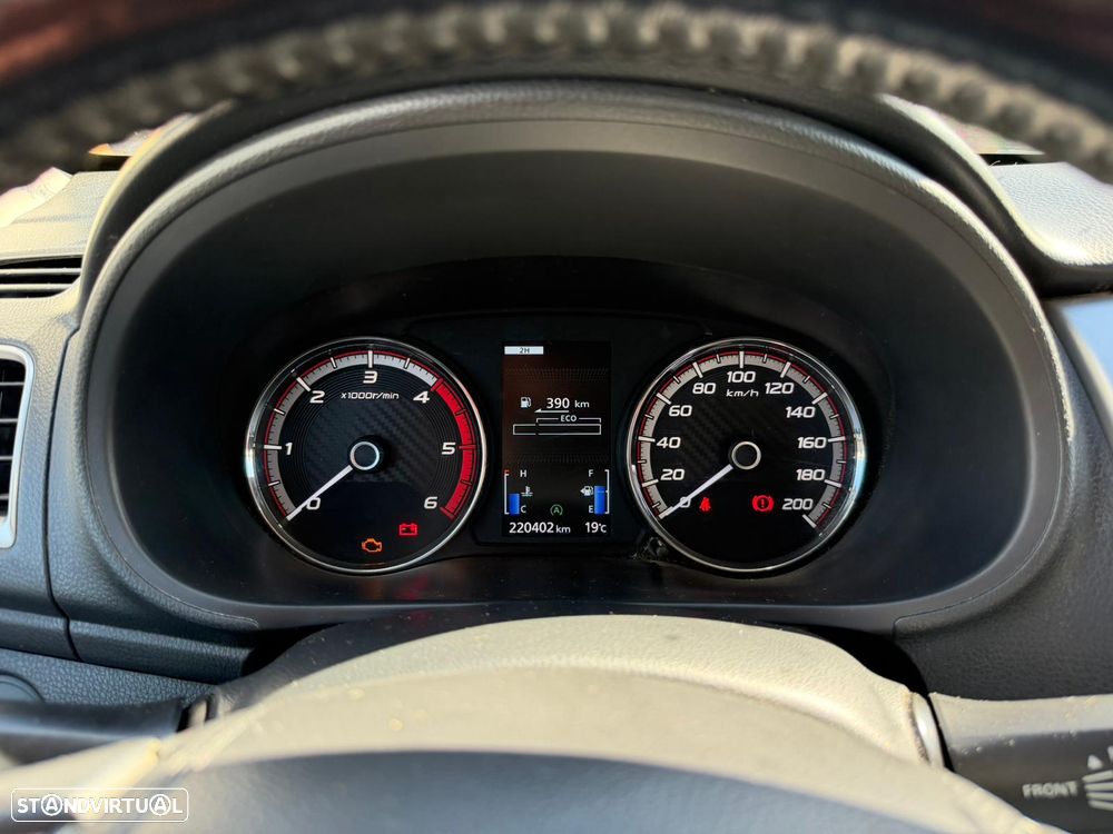 Mitsubishi L200 2.3 DI-D Strakar Space Cab Connect Edition 4WD - 7