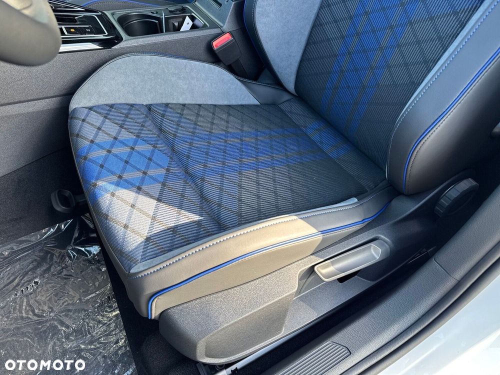 Volkswagen Golf - 13