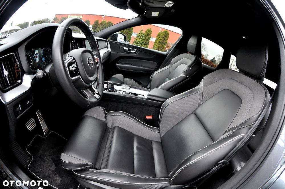 Volvo XC 60 B5 B R-Design - 28