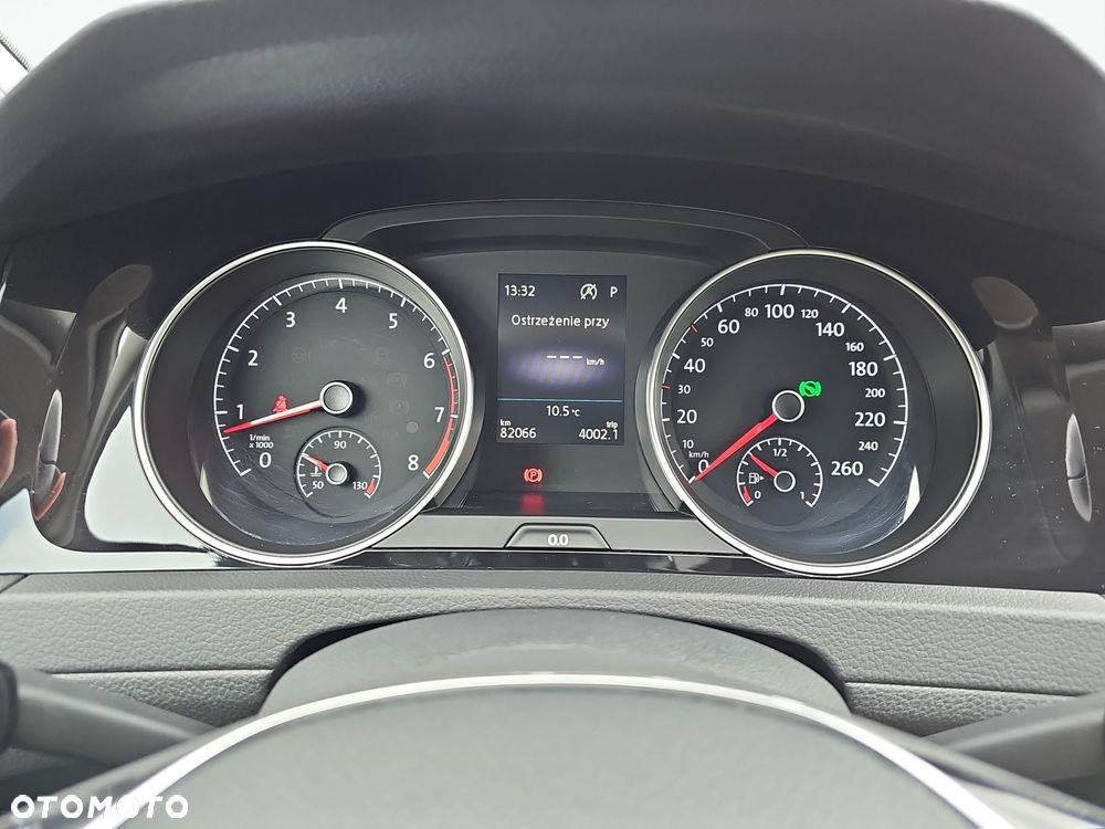 Volkswagen Golf - 24
