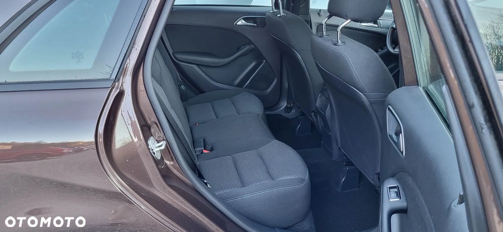 Mercedes-Benz Klasa B 180 7G-DCT Edition - 20