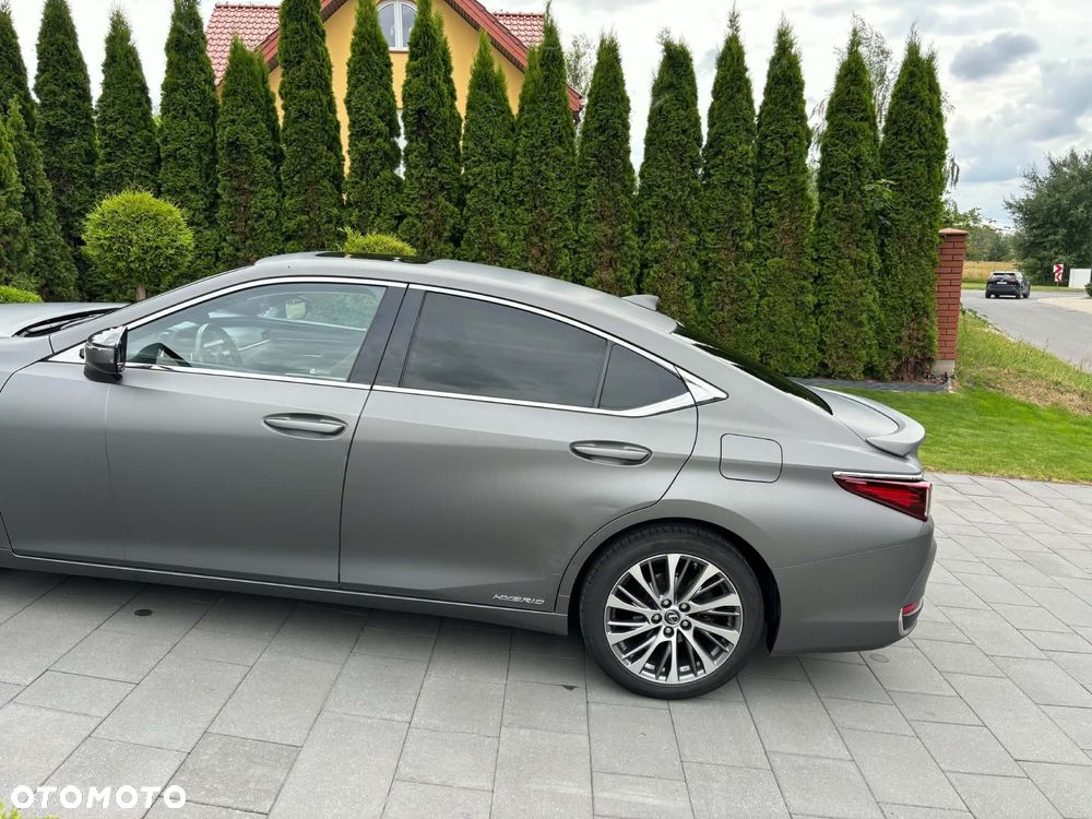 Lexus ES 300h Business Edition - 6