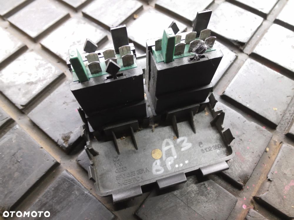 Audi A3 regulacja podgrzewania foteli 8P0863351A 8E0963563A - 2