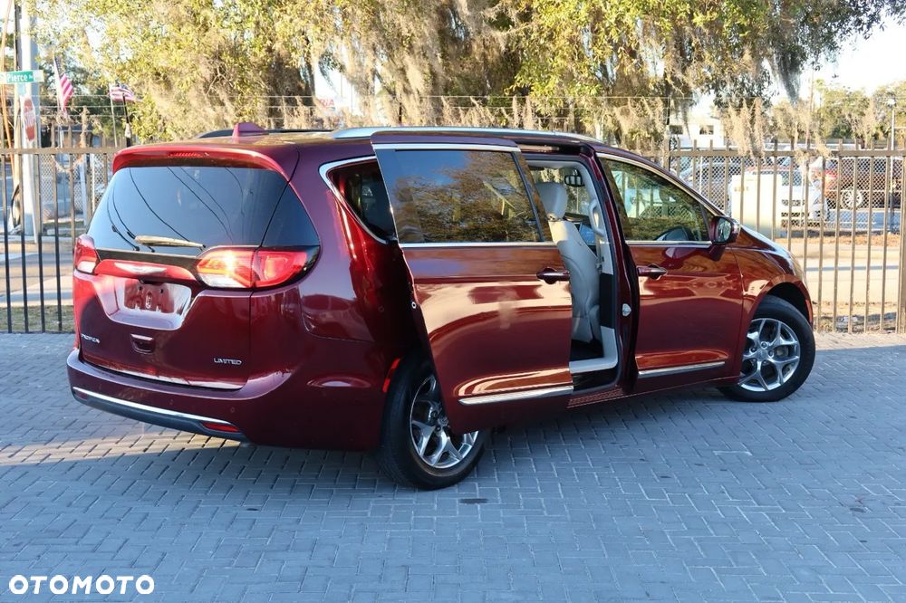 Chrysler Pacifica - 12