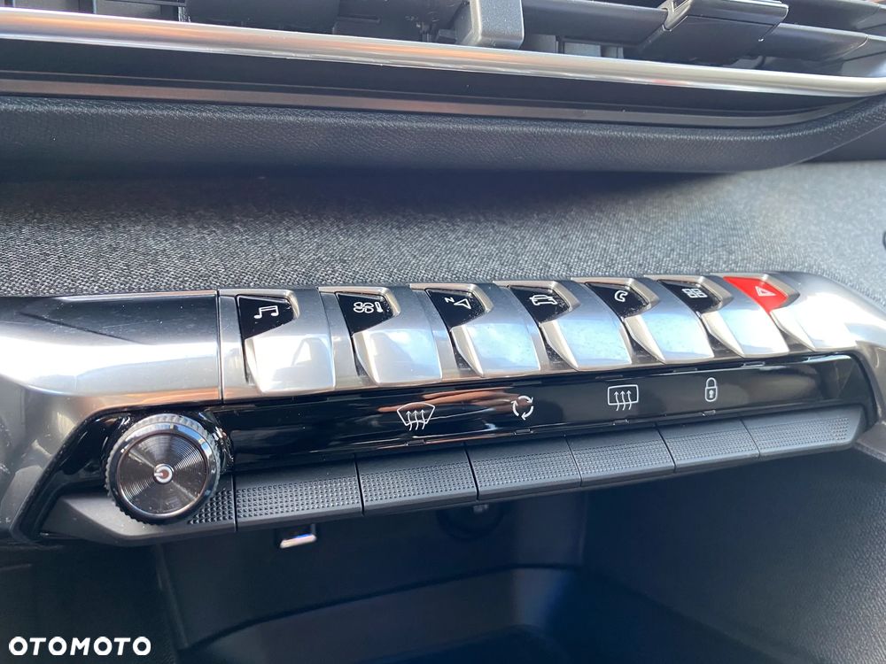 Peugeot 3008 1.2 PureTech Allure S&S - 20