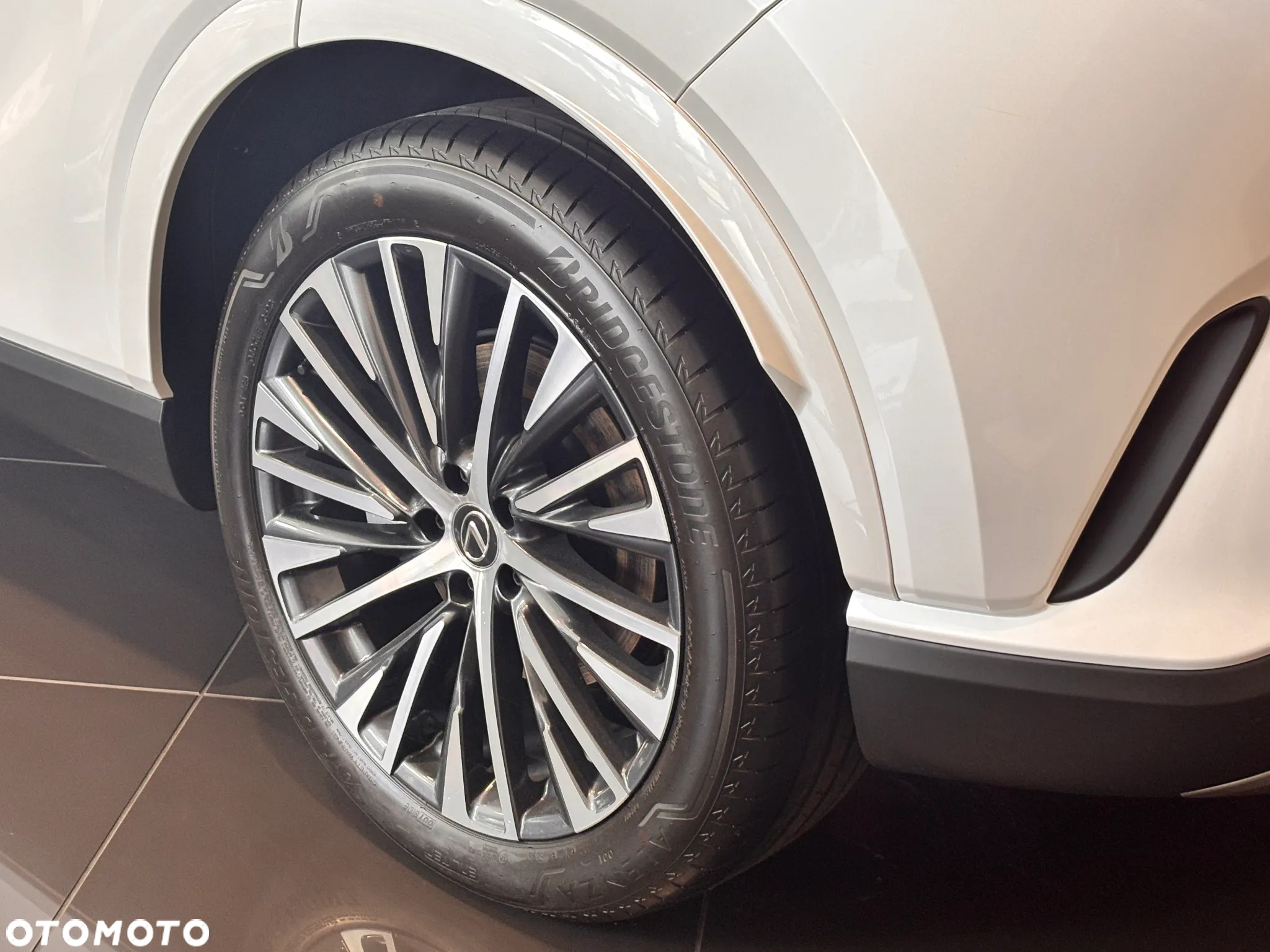 Lexus RX - 9