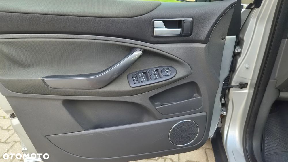 Ford Kuga 2.0 TDCi 4x4 Titanium - 14
