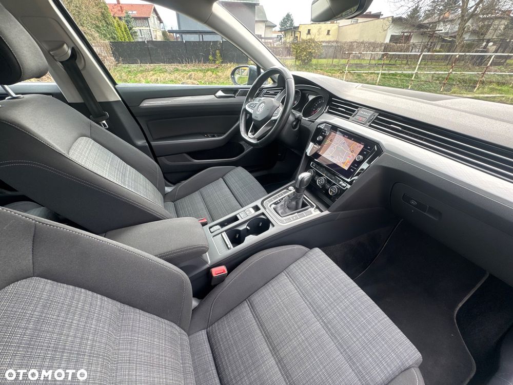 Volkswagen Passat - 11