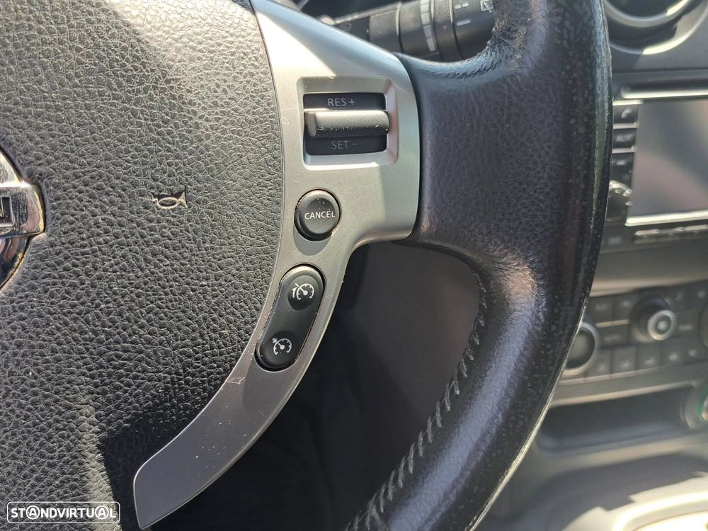 Nissan Qashqai 2.0 dCi 4 x 4 DPF Aut tekna - 30
