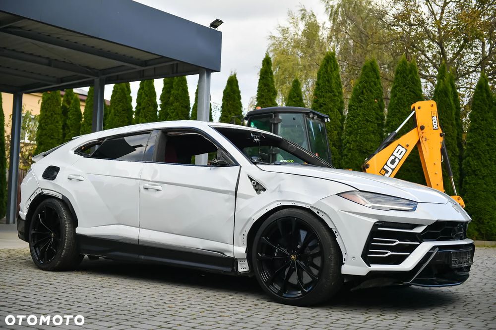 Lamborghini Urus Standard - 4