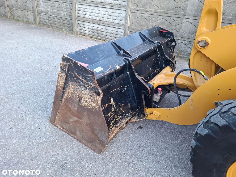 Caterpillar CAT 906 M - 21