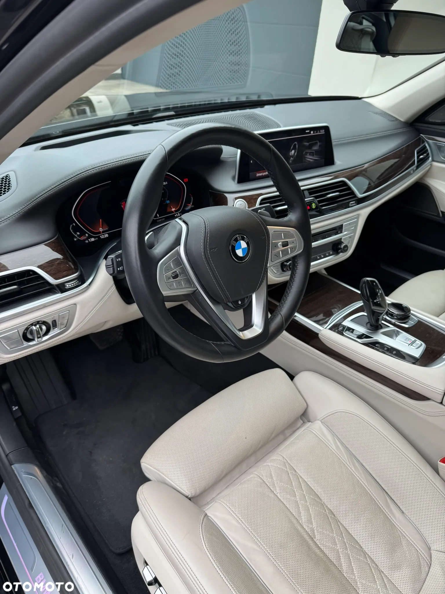 BMW Seria 7 750i xDrive - 20