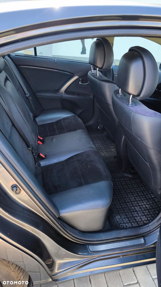 Toyota Avensis 1.8 Premium MS - 11