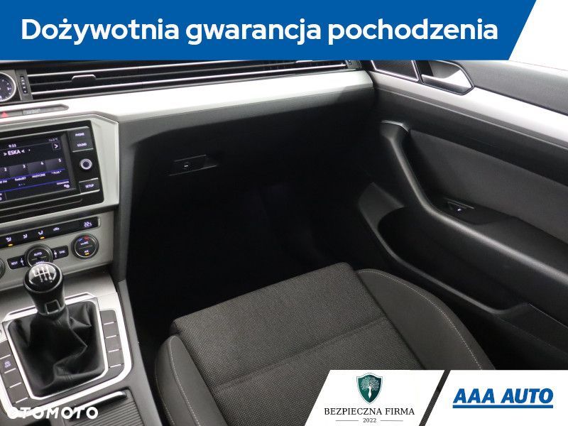 Volkswagen Passat - 10