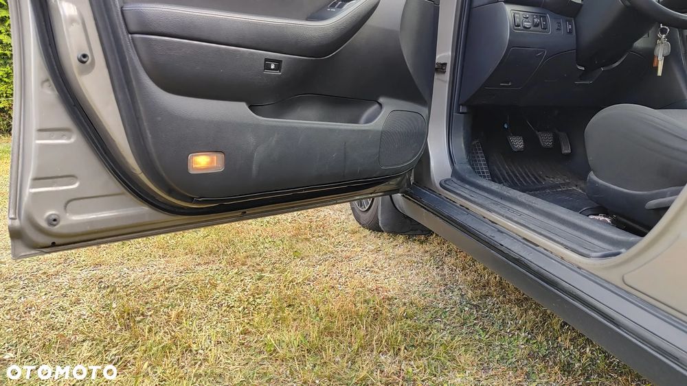 Toyota Avensis 1.6 VVT-i Luna - 15