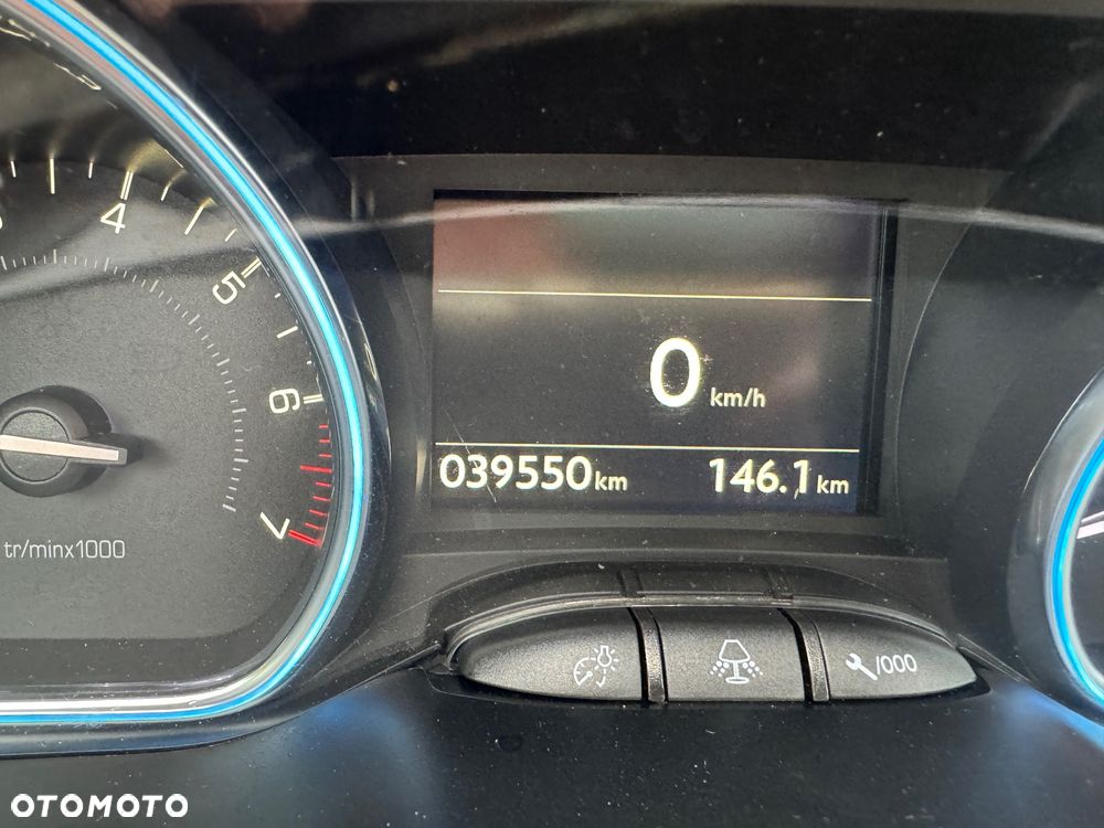 Peugeot 2008 1.2 Pure Tech Allure S&S - 18