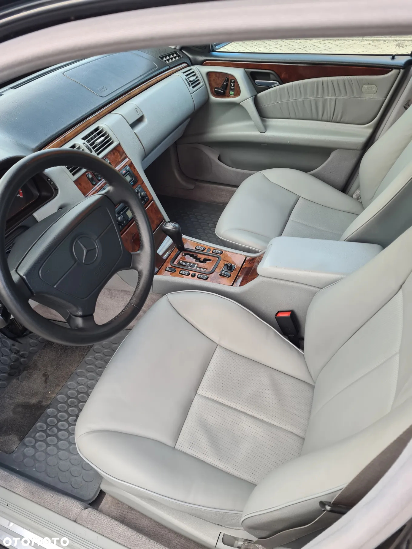 Mercedes-Benz Klasa E 320 4 Matic Elegance - 5