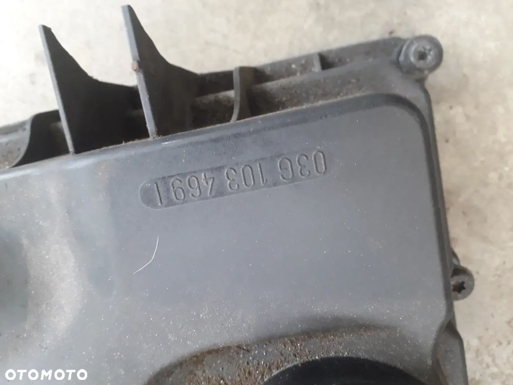 pokrywa zaworów 03g103469L Passat b6 2.0 tdi BMR - 2