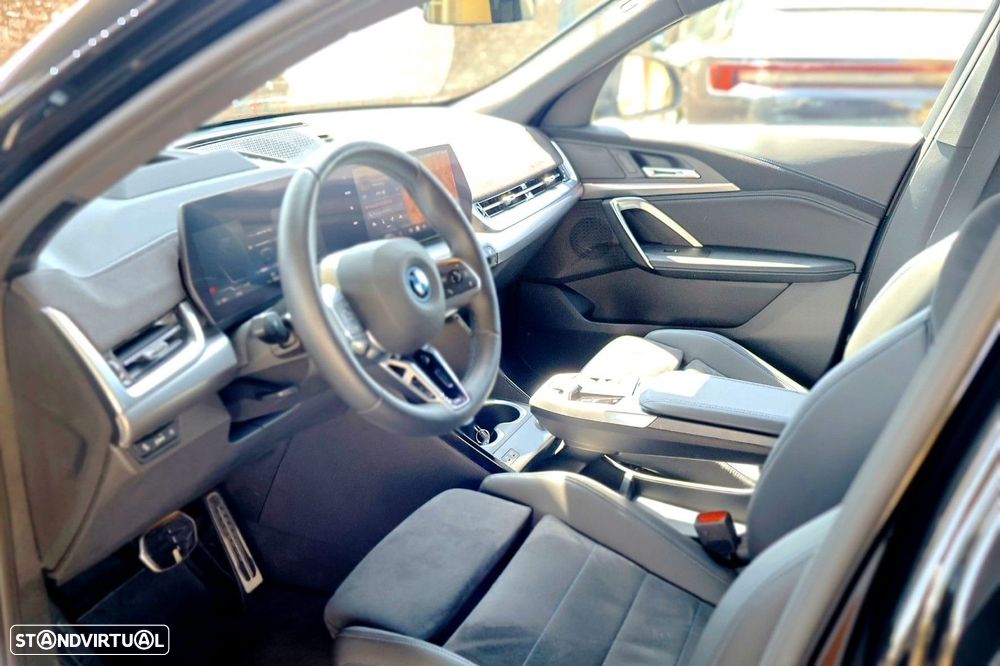 BMW iX2 eDrive20 Pack Desportivo M - 16