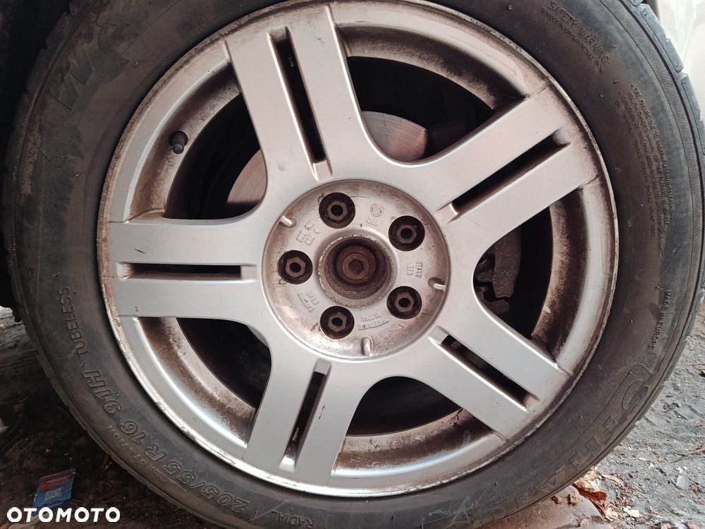 Volkswagen Passat 1.9 TDI Highline - 13