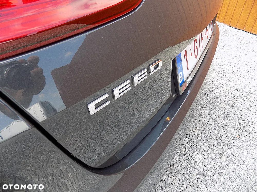 Kia Ceed 1.6 CRDi SCR L Business Line Plus - 28