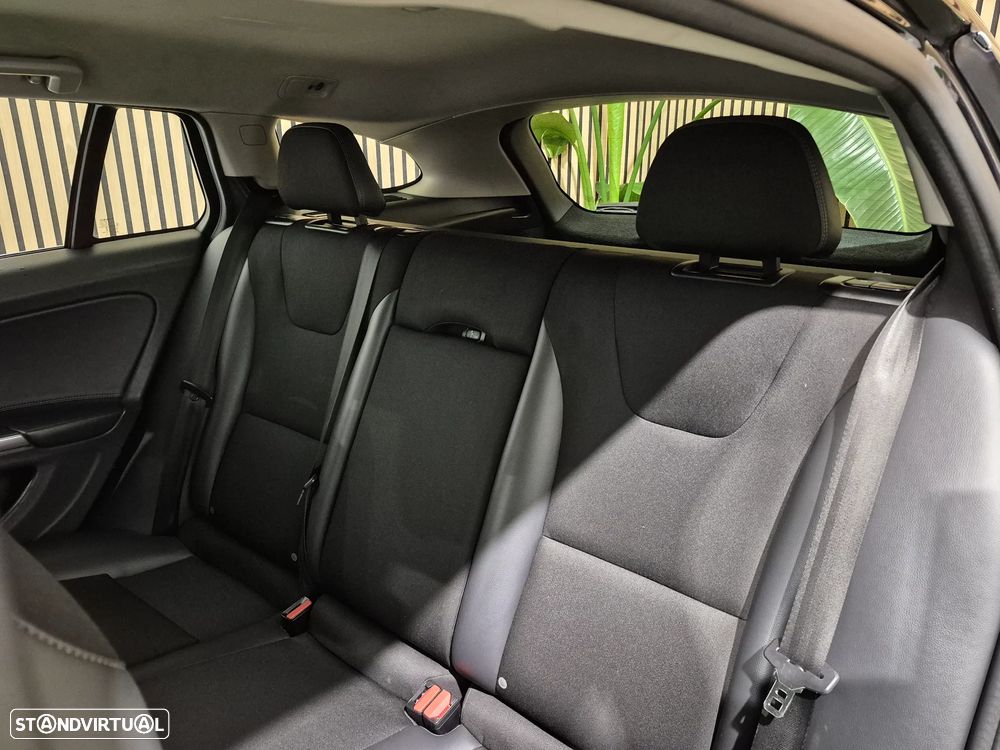 Volvo V60 1.6 D2 Momentum Eco Powershift - 32