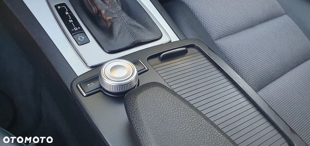 Mercedes-Benz Klasa C 180 CGI Automatik BlueEFFICIENCY Avantgarde - 27