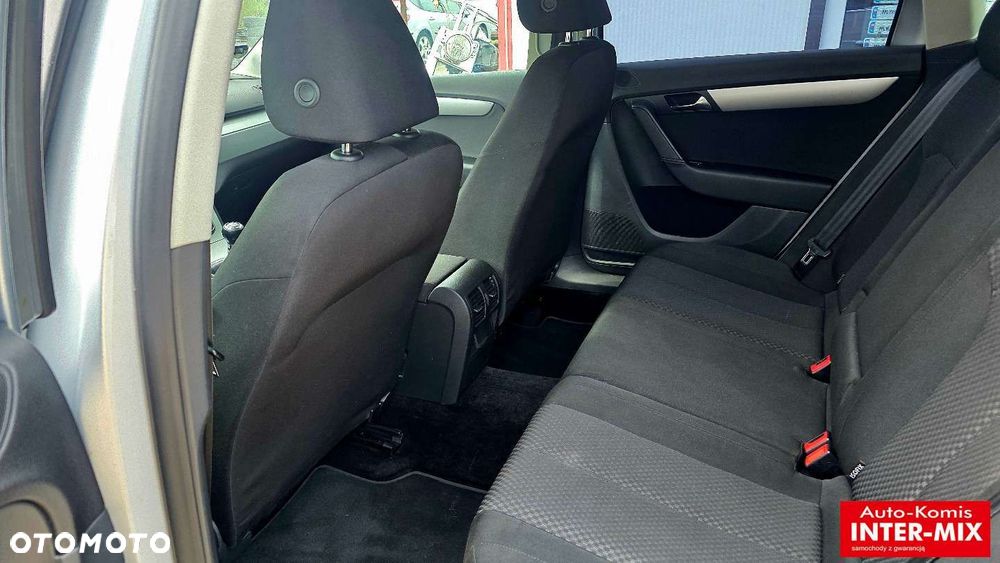 Volkswagen Passat - 32