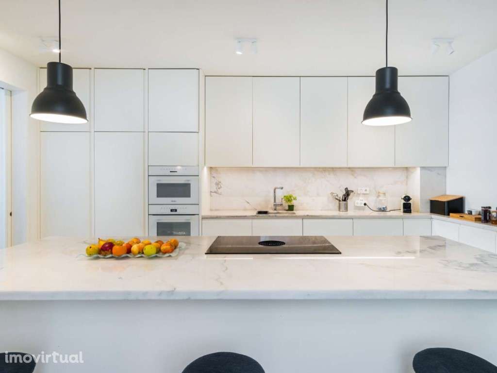 Moradia T5 independente para venda com jardim na Foz do Douro - Grande imagem: 2/25