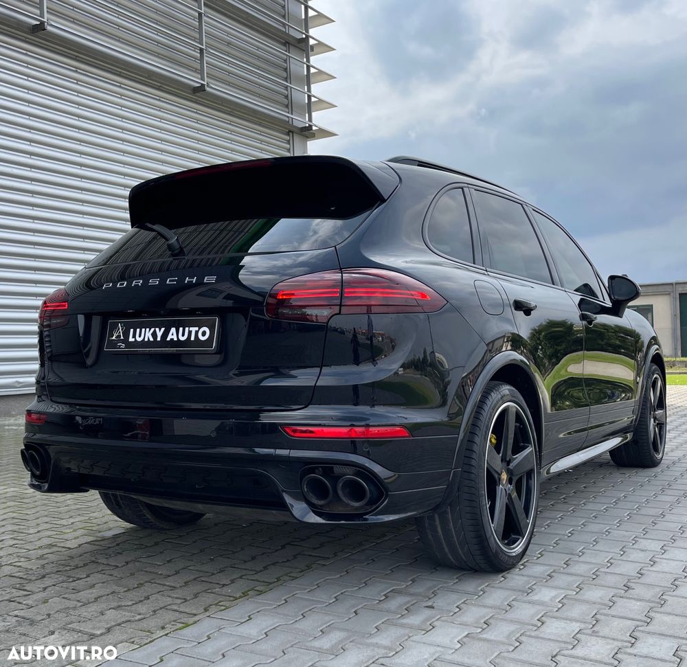 Porsche Cayenne 4.2 L S - 3