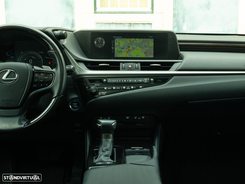 Lexus ES 300h Executive+ - 11