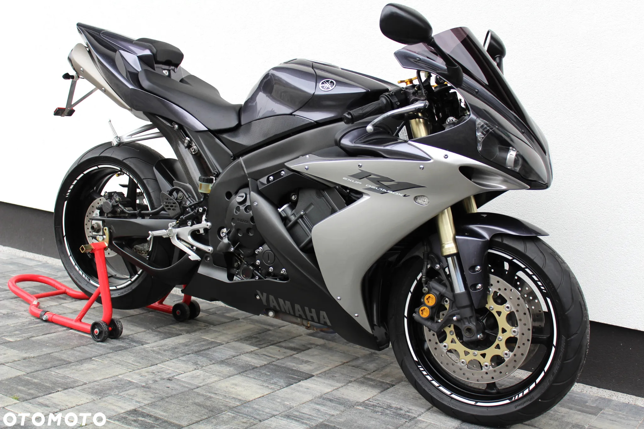 Yamaha R1 - 2