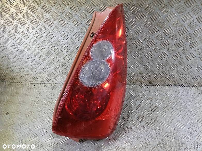 LAMPA PRAWA TYLNA MAZDA 5 - 1