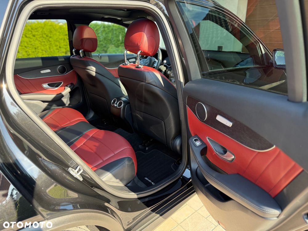 Mercedes-Benz GLC 300 4Matic 9G-TRONIC AMG Line Plus - 23