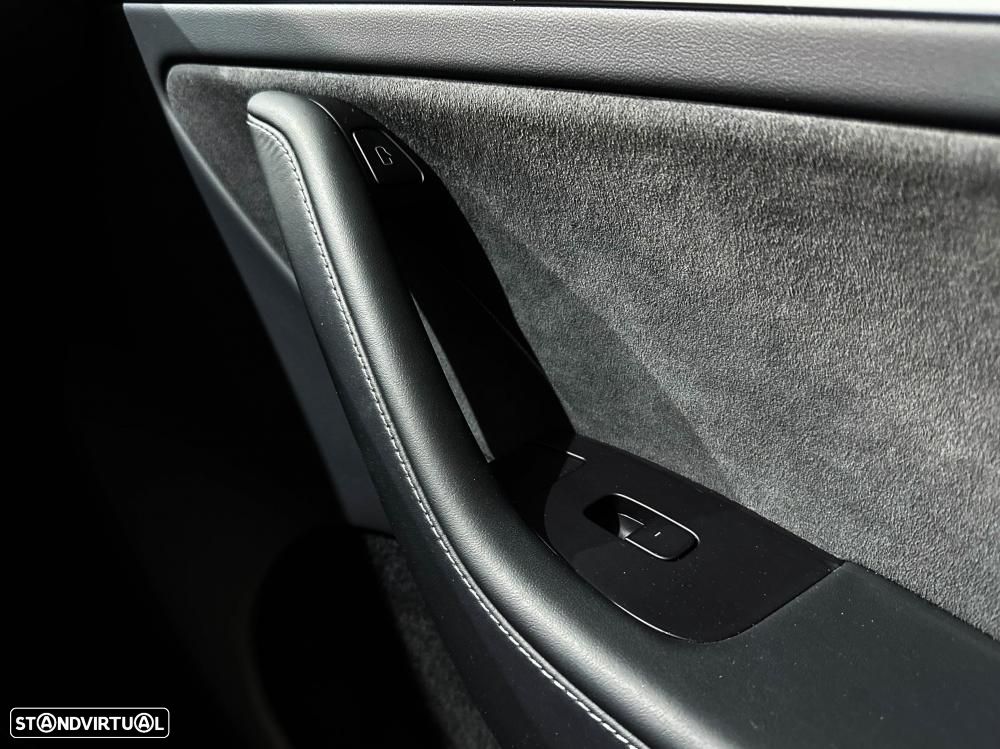 Tesla Model Y Standard - 35