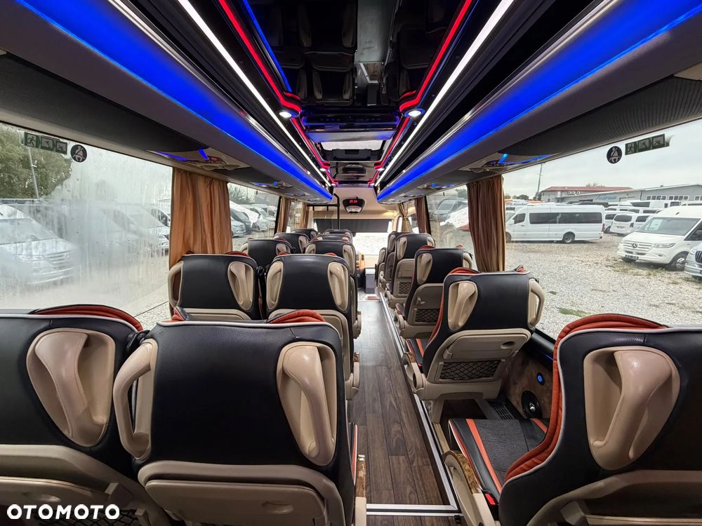 Mercedes-Benz Sprinter 519 - 30
