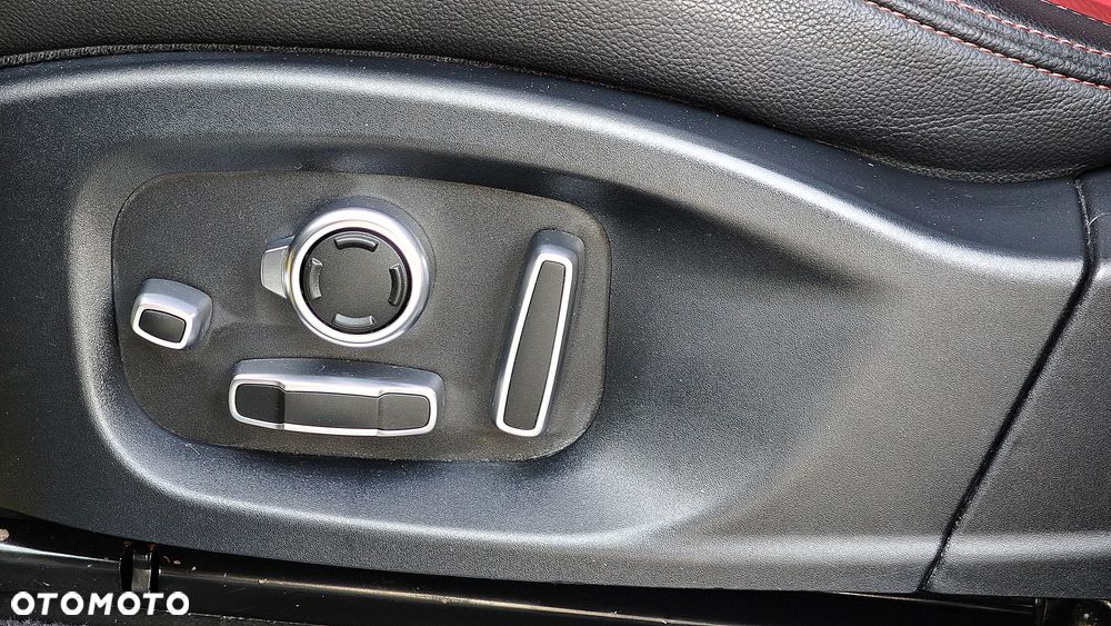 Jaguar F-Pace 2.0 i4P AWD R-Sport - 28