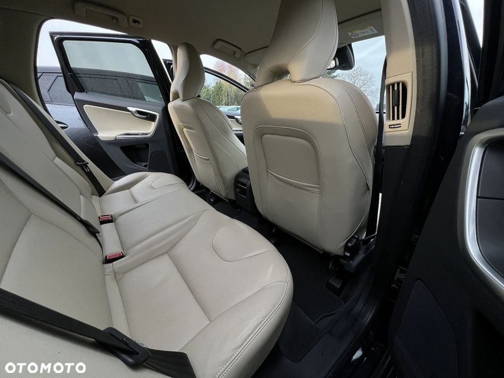 Volvo XC 60 D4 Geartronic Summum - 19