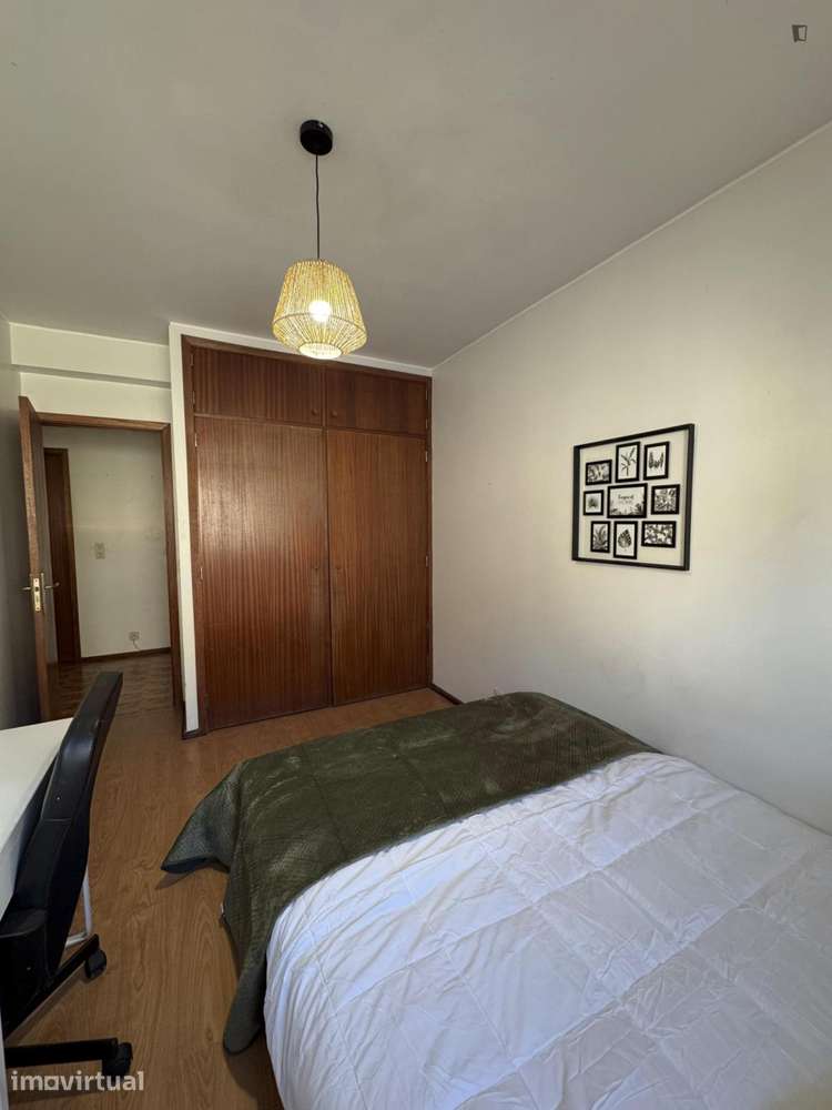 Quarto - localizado em Norton de Matos Coimbra - Grande imagem: 4/19