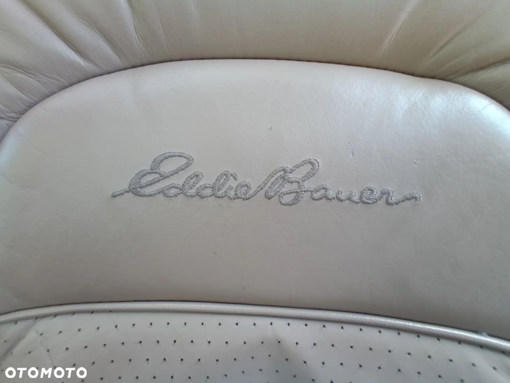 Ford Explorer Standard - 12