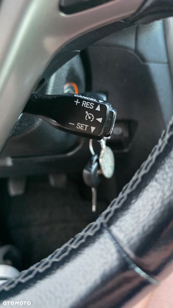 Toyota Avensis 1.8 Comfort - 28