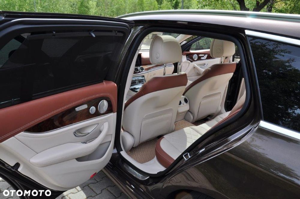 Mercedes-Benz Klasa E 400 4Matic 9G-TRONIC Exclusive - 17