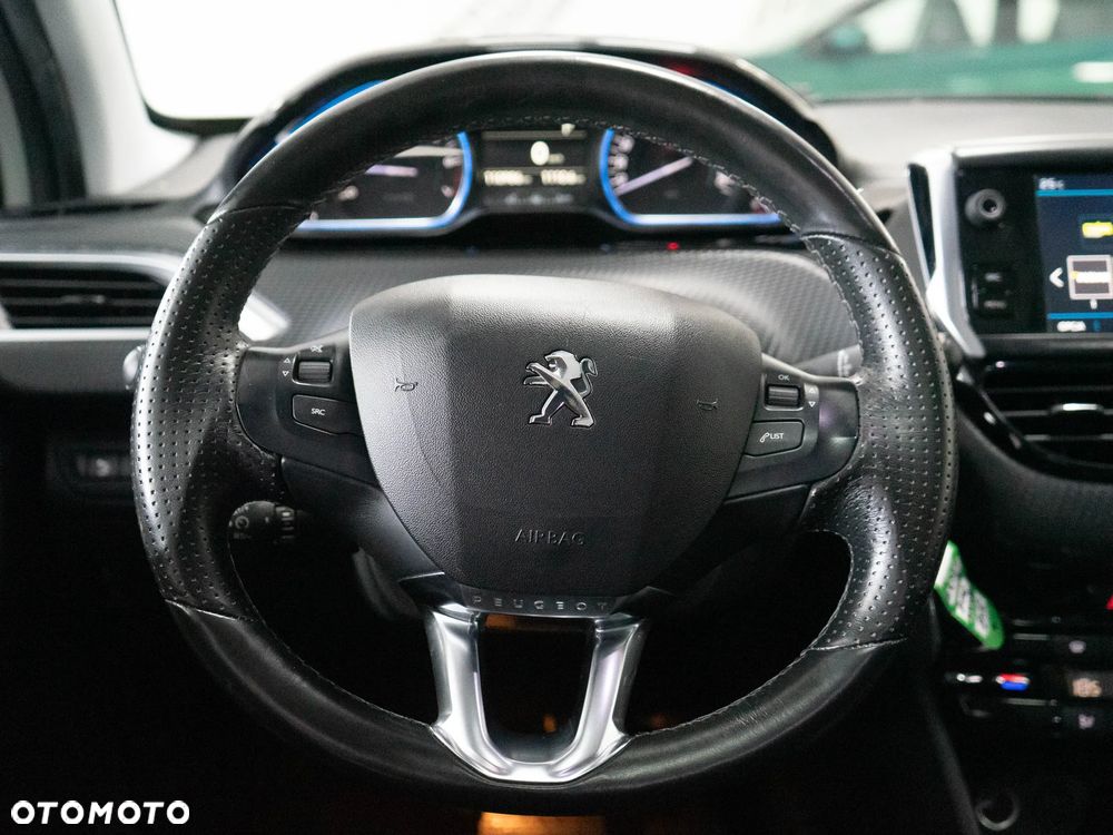 Peugeot 2008 1.2 Pure Tech GPF Allure S&S EAT6 - 26