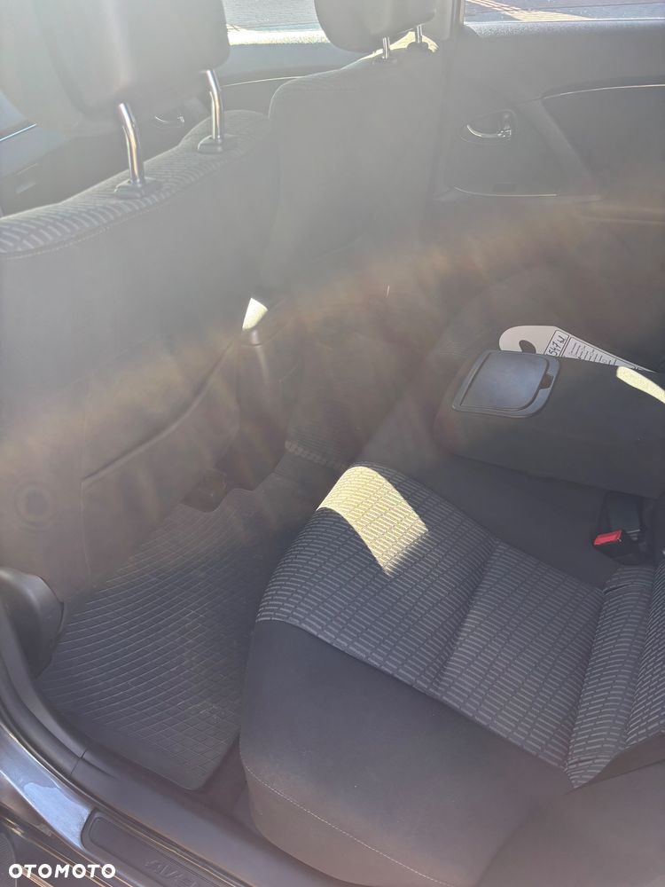 Toyota Avensis 2.0 D-4D 2010 - 12